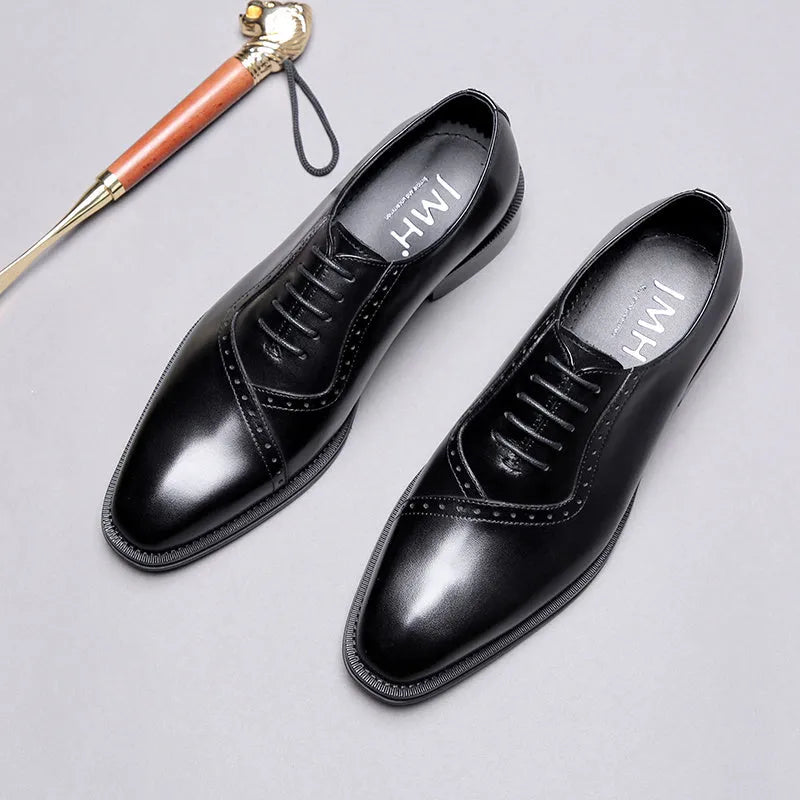 Men's black carved pointed retro lace-up wedding shoes with flat rubber sole and decorative upper