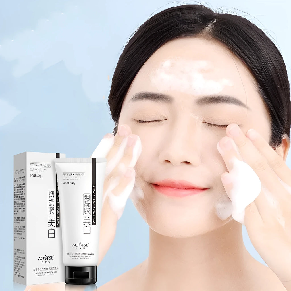 White whitening facial cleanser bottle 100ml for freckle removal and pore cleansing