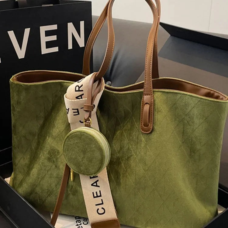 Casual large capacity shoulder bag in horizontal square shape with zippered interior compartment