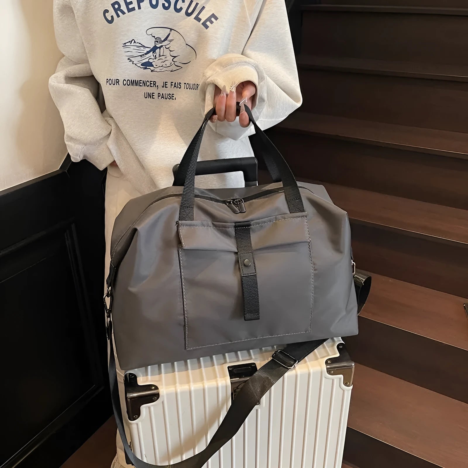Grey one-shoulder travel bag made from Oxford cloth with a large capacity.