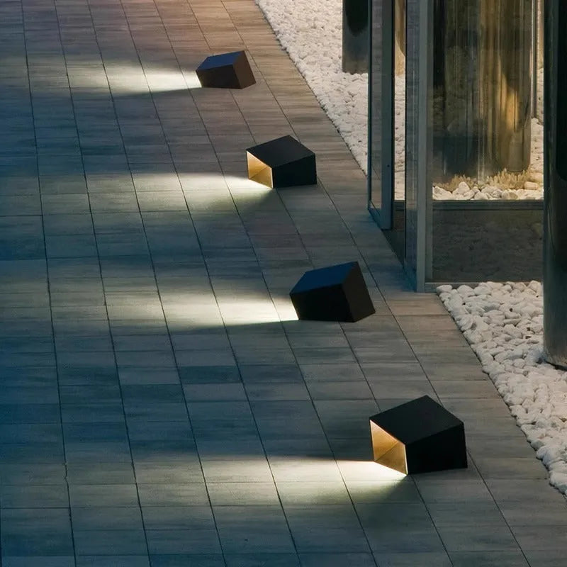 Black solar powered LED spotlight outdoor IP65 waterproof stainless steel geometric art garden lamp 30x22cm