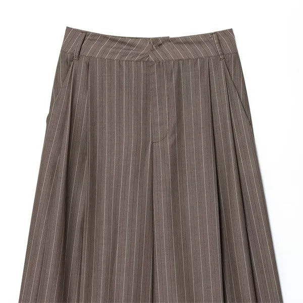 Women's double pleated wide leg pants in velvet fabric with lace-up detail and mid waist