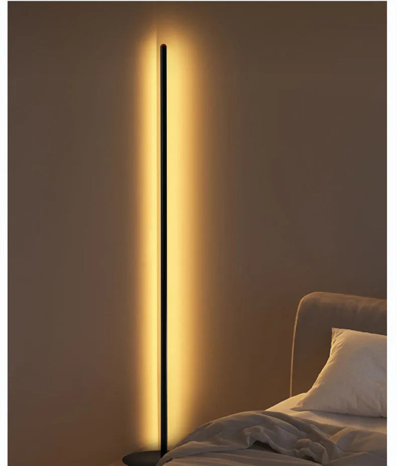 Vertical aluminium alloy floor lamp with LED light in modern simplicity design
